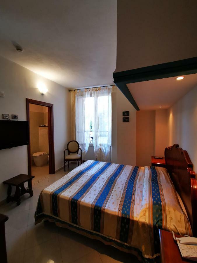 Hotel Hieracon Carloforte  Extérieur photo